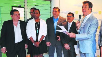 Nasralla recuperó el control del PAC y espera ratificarlo en mayo.