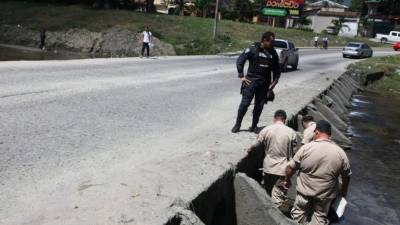 Bomberos recogieron la pierna humana.