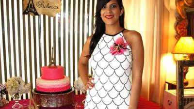 Rebeca Mejia recibirá más agasajos por su cercano enlace.