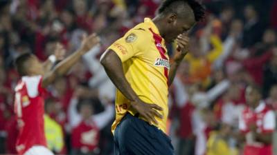 Duver Riascos, jugador del Morelia, lamenta la eliminación de su equipo.