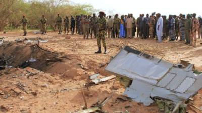 Militares franceses y burkineses emprendieron la búsqueda de los restos del avión de la compañía española Swiftair en el que murieron 118 personas.