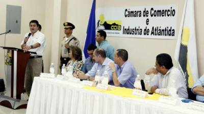 En su segunda visita como presidente a La Ceiba, Juan Orlando Hernández ha prometido promover el desarrollo de la ciudad.