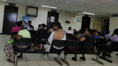 Muchas personas llegan a diario en busca de atención de calidad a este hospital.