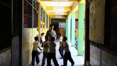 n la escuela Leonardo Martínez de San Pedro Sula celebran no tener que fusionarse con otros estudiantes.