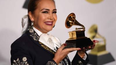 Aída Cuevas obtuvo este domingo su primer Grammy estadounidense. / AFP PHOTO / Don EMMERT.