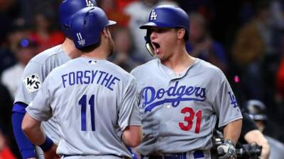 Joc Pederson (número 31) de los Dodgers celebra después de conectar un jonrón. Foto AFP