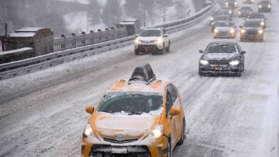 Las autoridades estudian prohibir el tráfico en algunos puentes y rutas ante el impacto de la peligrosa tormenta invernal. //AFP.
