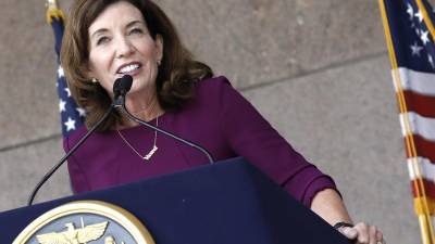 Fotografía de archivo en la que se registró a la gobernadora del estado de Nueva York (EE.UU.), Kathy Hochul.