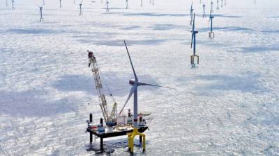 La mayor granja eólica de Alemania en el Mar del Norte, Bard 1, tiene 80 turbinas y se prevé que produzca suficiente electricidad para alimentar una ciudad como Múnich.