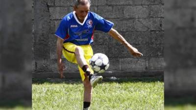Demostró que todavía conserva las habilidades que tenía cuando jugaba con el equipo San Miguel, fundado por él.
