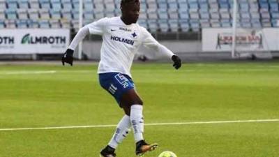 Kevin Álvarez firmó por cuatro años con su equipo y este lunes disputó sus primeros minutos.