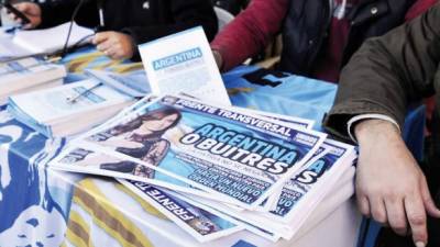 Militantes presentan un ‘Cabildo Abierto’ en Buenos Aires para llamar la atención sobre los fondos acreedores del país.