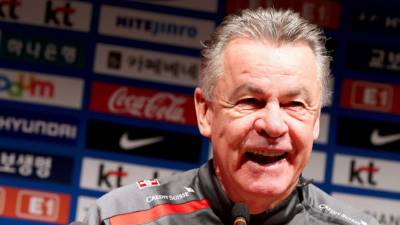 Ottmar Hitzfeld criticó que la Fifa haya querido incluir todas las regiones de Brasil para el Mundial de 2014.