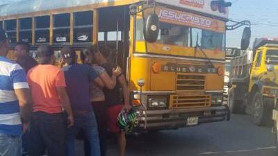 Escena. En este autobús fue ultimado el conductor Antonio Gómez.