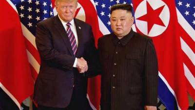 Captura de video en la que aparecen el presidente de EE.UU., Donald Trump (i), y el líder norcoreano, Kim Jong-un. EFE/Ritchie B. Tongo/Archivo