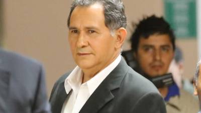 Valencia's Spanish coach Marcelino Garcia Toral gestures on the touchline during the UEFA Europa League semi final, first leg, football match between Arsenal and Valencia at the Emirates Stadium in London on May 2, 2019. (Photo by Glyn KIRK / AFP) (Photo credit should read GLYN KIRK/AFP/Getty Images)