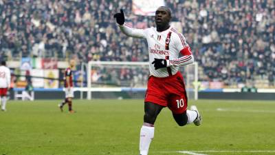 Clarence Seedorf regresará al Milán pero esta vez será como técnico del equipo.