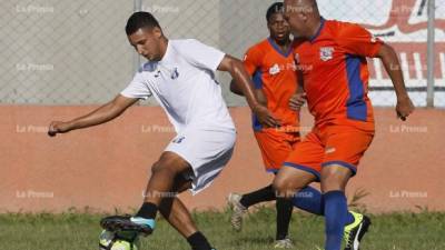César Oseguera ya viste la camiseta del Honduras Progreso, en acción en el amistoso ante Lone FC .