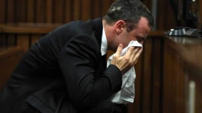 Oscar Pistorius enfrenta el juicio por el asesinato contra su novia.