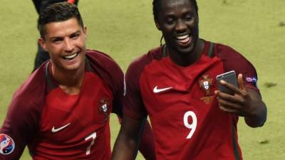 Éder y su respectiva selfie con Cristiano. Foto AFP.