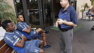 Los jugadores se someten a diario a exámenes físicos en la concentración de Honduras.