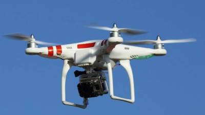 DJILas grandes compañías aeroespaciales que hasta ahora han liderado la industria de drones ofrecen aparatos de alta capacidad y altos precios, mientras que un creciente número de startups produce drones livianos y de bajo costo.