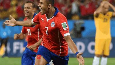 Alexis Sánchez celebra el gol que abrió el marcador contra Australia.