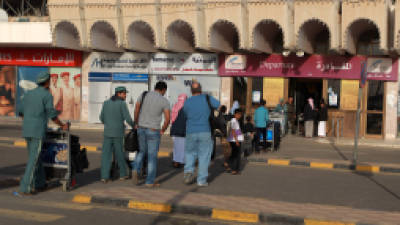 Cientos de turistas han abandonado Yemen.