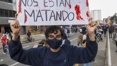 La Comunidad Internacional condena la represión policial en las violentas protestas en Colombia que dejan decenas de muertos./AFP.