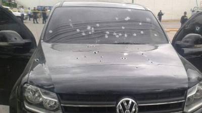El carro en que se conducían Pablo Ramón Cruz y Juan Carlos Mejía Quintanilla presentaba unas 50 perforaciones de bala.
