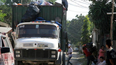 En el sector de la Villa Olímpica ayer recolectaron la basura acumulada desde tempranas horas.