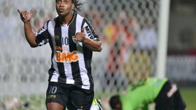 Ronaldinho fue nombrado como el mejor jugador de América en una encuesta realizada en Uruguay.