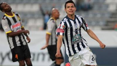 Hirving Lozano celebra tras haber anotado el segundo gol de Pachuca ante Real España.