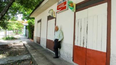 Solamente el rótulo quedó de la pulpería y muchos objetos que Samuel Pineda guarda celosamente.