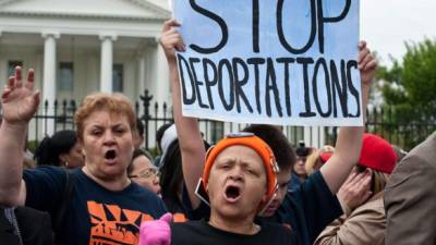 Activistas piden un mejor trato para los menores que cruzan solos la frontera.