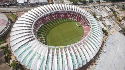 El estadio Beira Rio de Porto Alegre podría recibir los juegos programados en Curitiba.