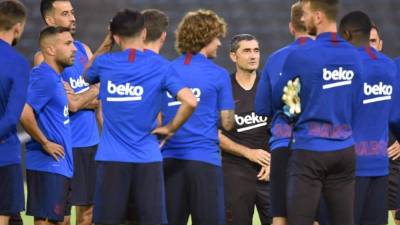 El Barcelona se enfrenta este martes al Chelsea en amistoso internacional que marcará el debut de Griezmann en el cuadro blaugrana. Te contamos el 11 titular que planea mandar Ernesto Valverde.