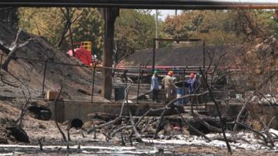 En la zona costera de Nicaragua se colocaron barreras para evitar el desplazamiento de la mancha de petróleo. Fotos: Cortesía de El Nuevo Diario