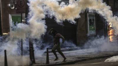 Los incidentes de Río de Janeiro coincidieron con las protestas desarrolladas en Brasilia contra el Gobierno de Michel Temer, en las que participaron más de 40.000 personas y que terminaron con ataques a varios ministerios y enfrentamientos violentos. EFE/Archivo