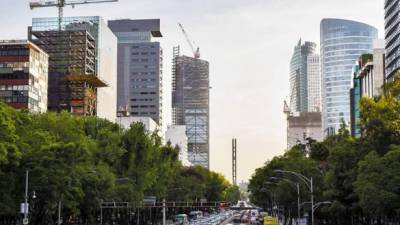 Incentivos tributarios y la abundancia de capital impulsa la construcción de oficinas en Ciudad de México.