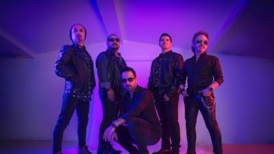 Frontiers es una banda originaria de Chile que se formó en el 2002.