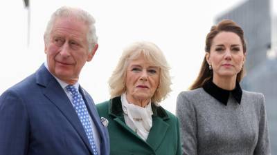 El príncipe Carlos participó en un evento junto a su esposa Camilla, y su nuera Kate Middleton, la semana pasada.