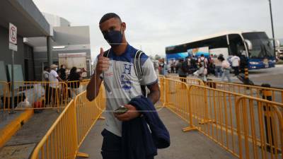 Kervin Arriaga saludando al lente de Grupo OPSA que también estará viajando a México para la cobertura del encuentro en el estadio Azteca.