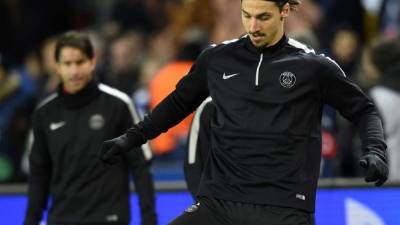 Zlatan Ibrahimovic en el calentamiento previo al duelo contra el Chelsea.