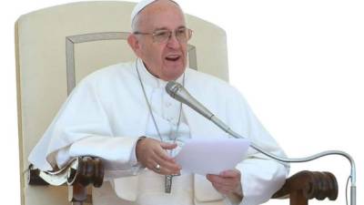 El papa Francisco preside la audiencia general de los miércoles en la Plaza de San Pedro en el Vaticano. EFE