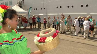 Las autoridades de Turismo programaron actividades de recibimiento a los pasajeros del Amadea. Fotos: Jorge Gonzales