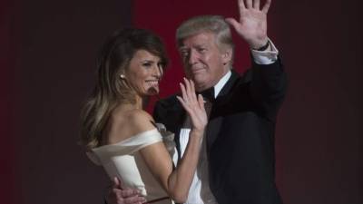 La primera dama de Estados Unidos volvió a conquistar con su vestido para el primer baile presidencial.