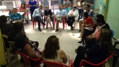 Representantes de Unicef visitaron un centro de capacitación municipal de San Pedro Sula donde se apoya a madres solteras.