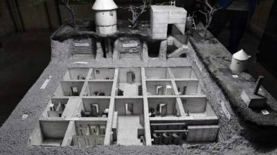 Führerbunker es la denominación que recibía el búnker o refugio antiaéreo situado en el subsuelo de Berlín, destinado a proteger a los altos mandos del Estado y las fuerzas armadas de la Alemania nazi durante la Segunda Guerra Mundial.