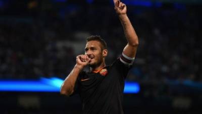 Francesco Totti celebrando su golazo ante el Manchester City.